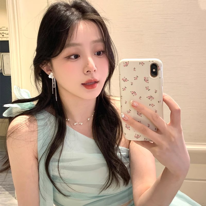 The super ethereal and sweet blue zircon camellia tassel earrings exude a high-end feminine charm and a light luxury, exquisite stud earrings details Picture