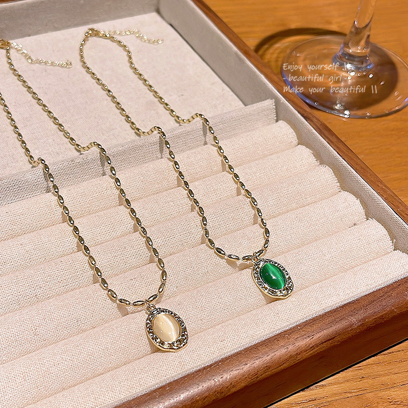Retro light luxury emerald cat's eye necklace for women 2023 new style, trendy and high-end design sense, personalized and versatile collarbone chain Specification drawing
