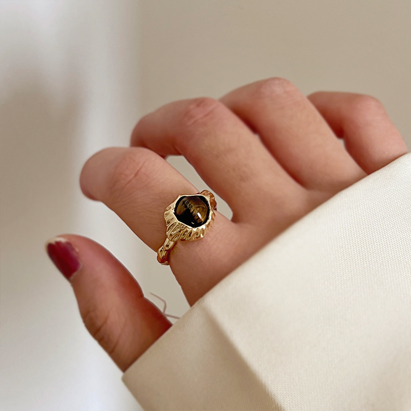 Golden tiger's eye metal open ring, a niche design for women with a light luxury and high-end feel, a vintage index finger ring for autumn and winter full figure