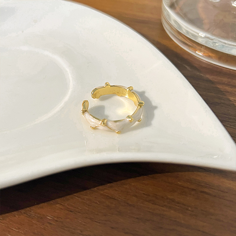 Korean-style high-end glazed water diamond ring, women's fashionable, light luxury and niche design index finger ring, cold style ring Application Scenario