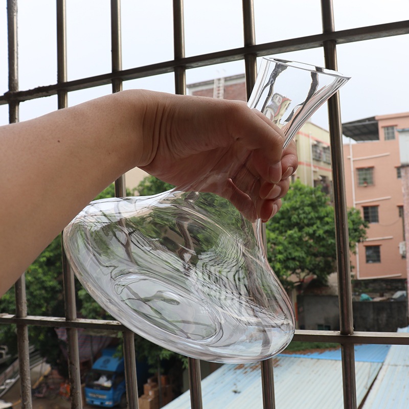 Wholesale glass wine decanters with large bellies and slanted mouths, wine pouring vessels, and wine accessories available with logos Specification drawing