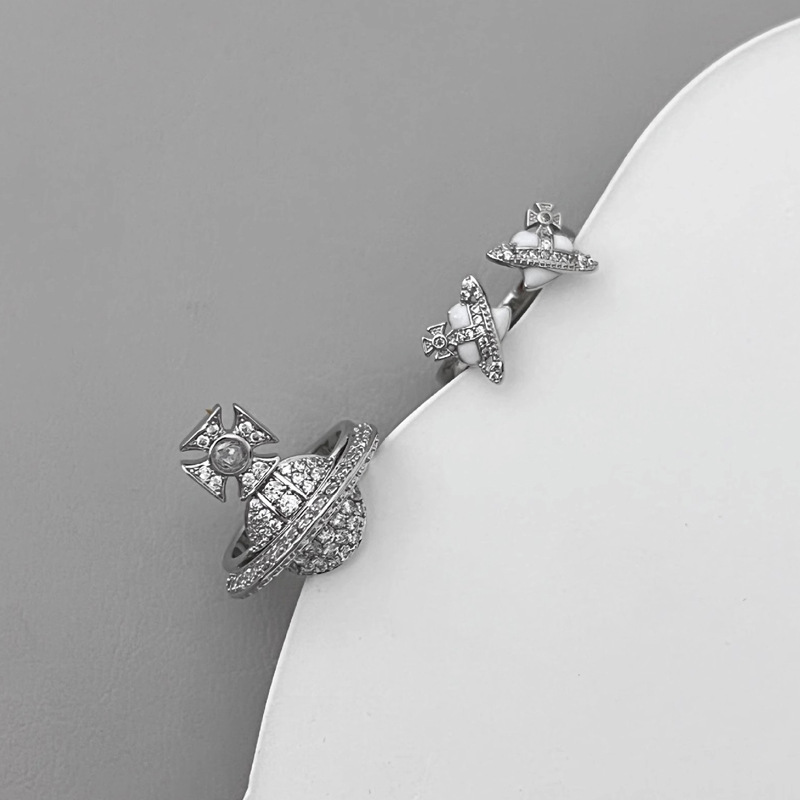 A new full-diamond double-planet open ring from Saturn spaceship, a unique, fashionable and cool stacked ring for women Application Scenario