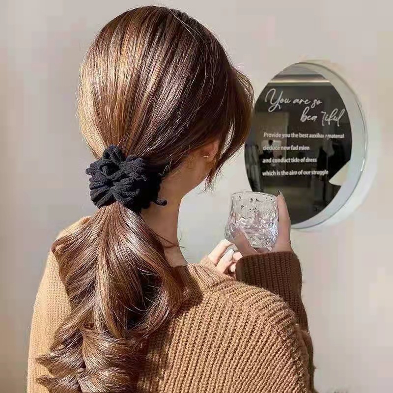 Japanese and Korean autumn and winter plush large intestine hair band, women's pleated hair, hair tie, bear stick, mop, rubber band, ponytail, bun hairstyle Application Scenario
