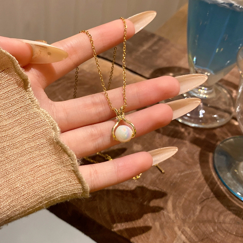 Mermaid Princess pearl Pendant necklace, a women's light luxury, niche and high-end style lucky bag, collarbone chain, versatile and popular neckchain accessory full figure