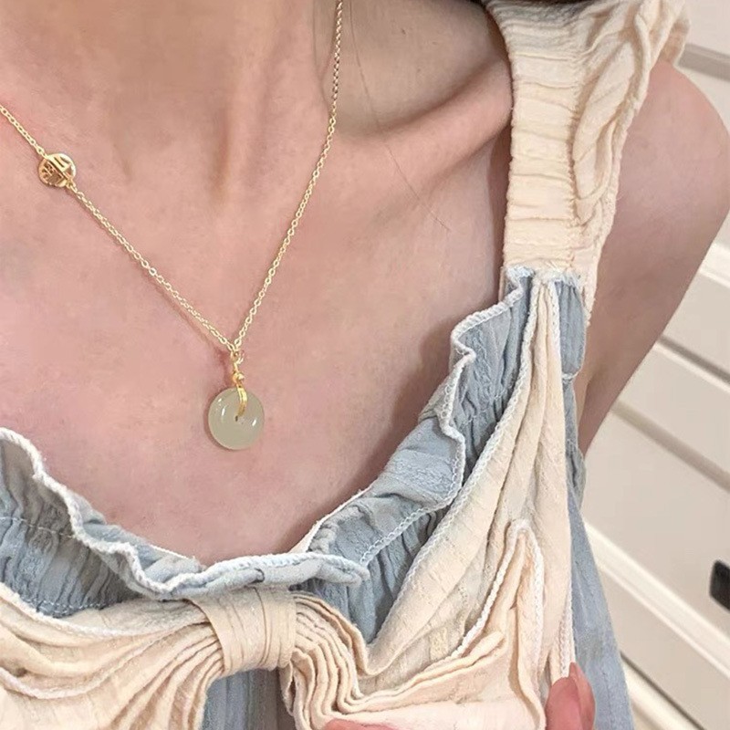 "Sea Blue Moonstone s925 sterling silver gemstone versatile necklace, Instags-style geometric oval high-end niche collarbone chain for women. Application Scenario