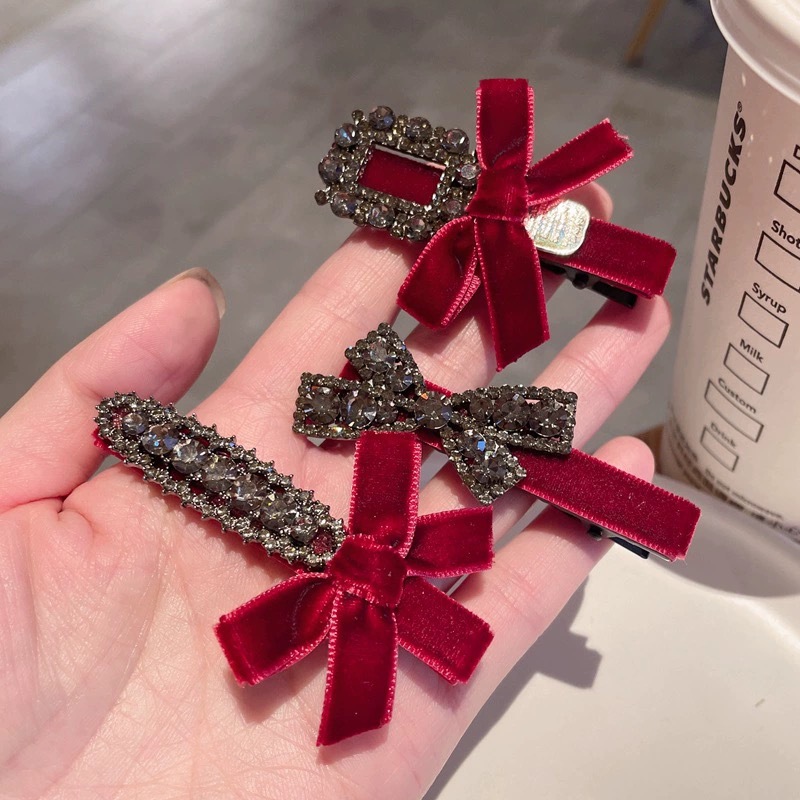 High-end, light luxury wine red velvet bow, grey rhinestone duckbill clip, sweet and elegant hair clip, side clip, bangs clip Application Scenario