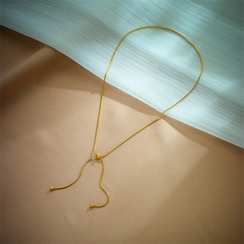 A niche design with a pull-out line necklace, a minimalist Instagram-style accessory for women, and a simple collarbone chain necklace details Picture