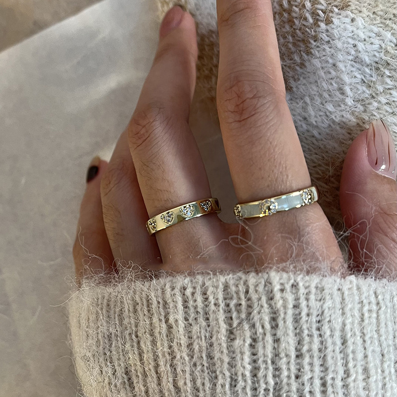 The new 2023 niche design style gray-blue color-block zircon exquisite ring with a heart-shaped hollowed-out design Specification drawing
