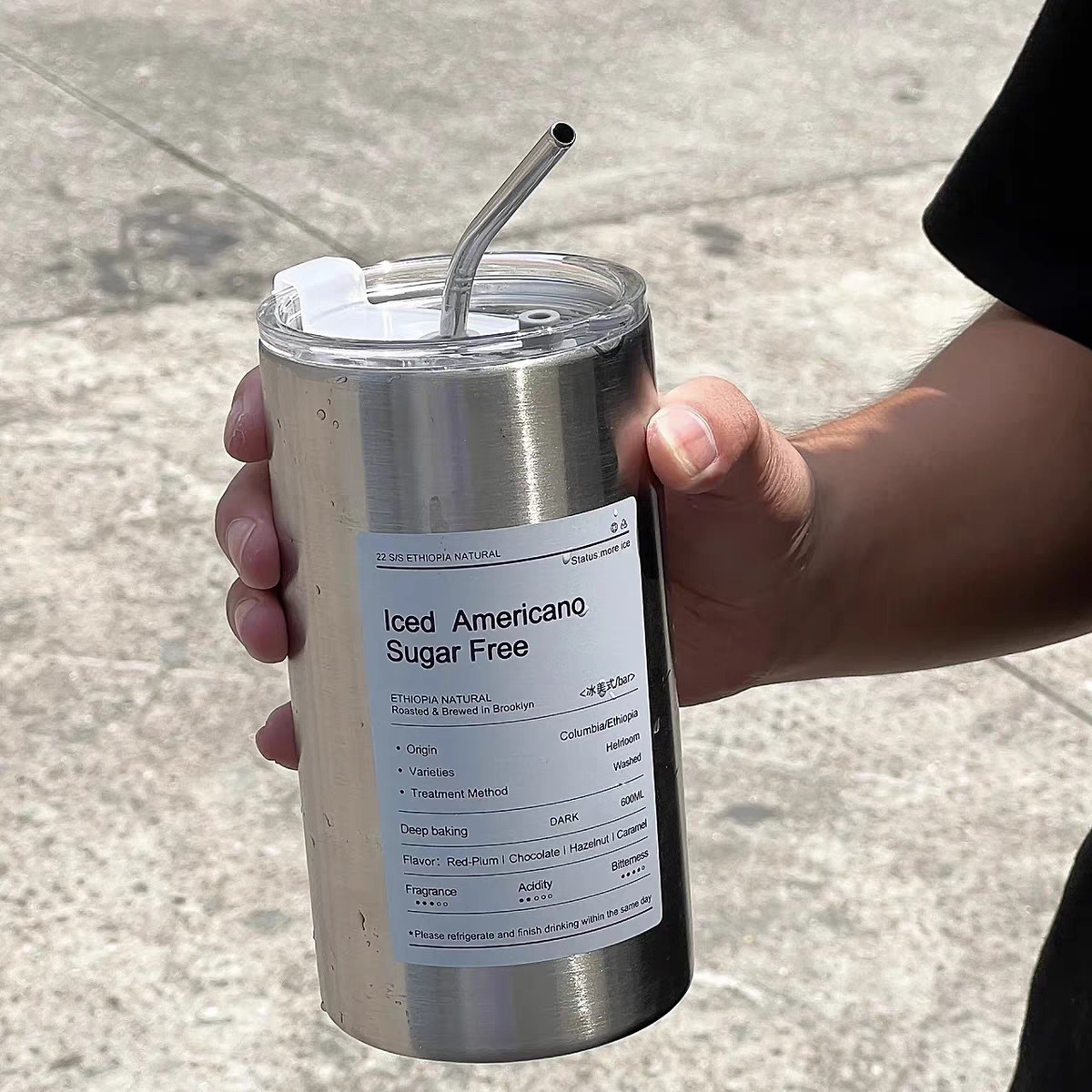 Niche coffee cup, stainless steel fashionable and trendy straw cup, portable office simple, high appearance level cross-border insulated cup Application Scenario