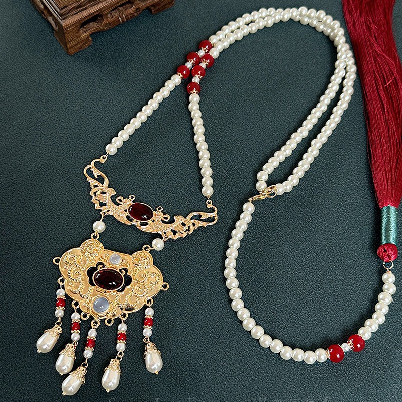 Double-layered Hanfu necklace with cloud back, long necklace, horse face skirt and red long tassels, ancient-style Ming Dynasty long necklace full figure