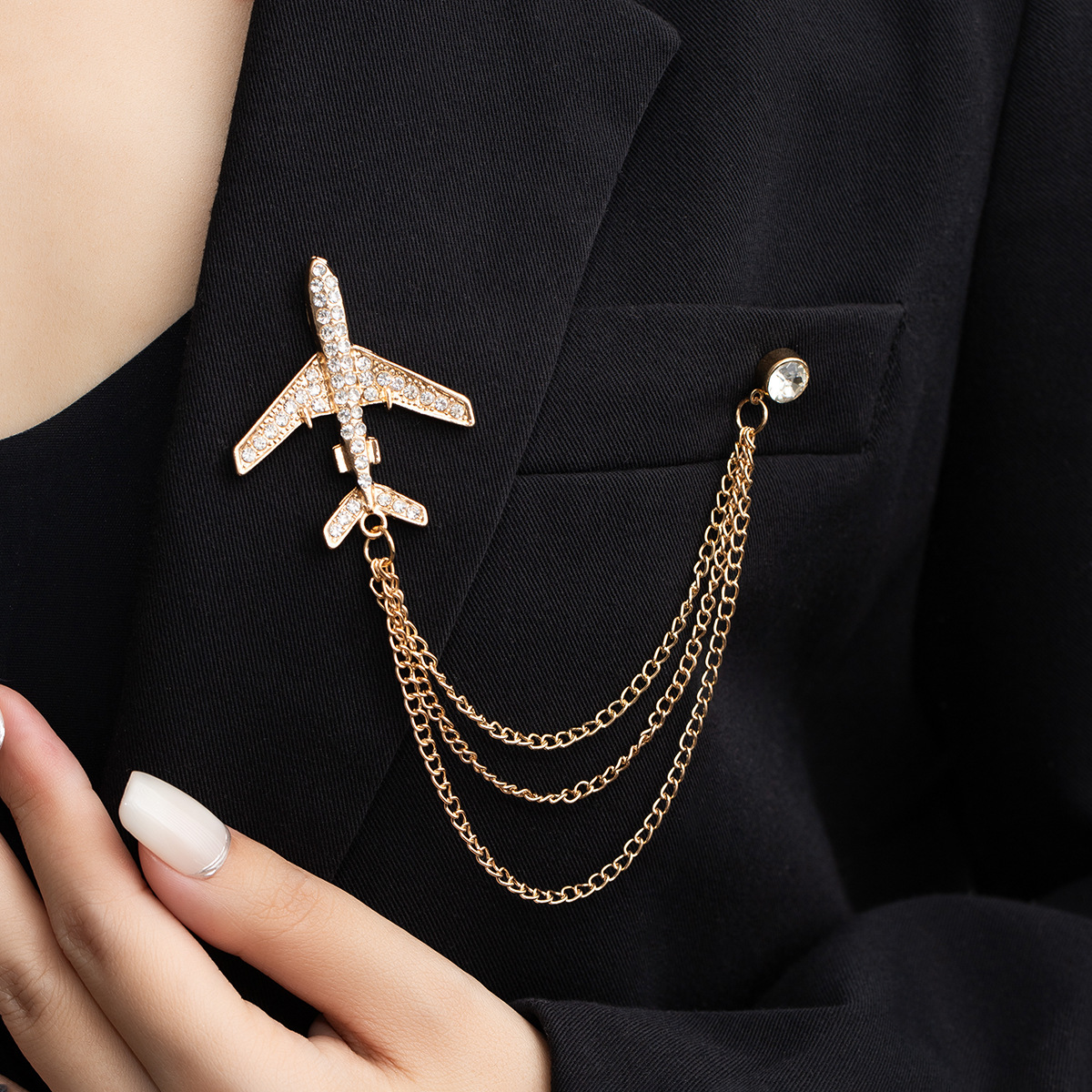 European and American cross-border personalized aircraft brooch, high-end metal diamond-encrusted men's suit accessory, full diamond chain brooch full figure