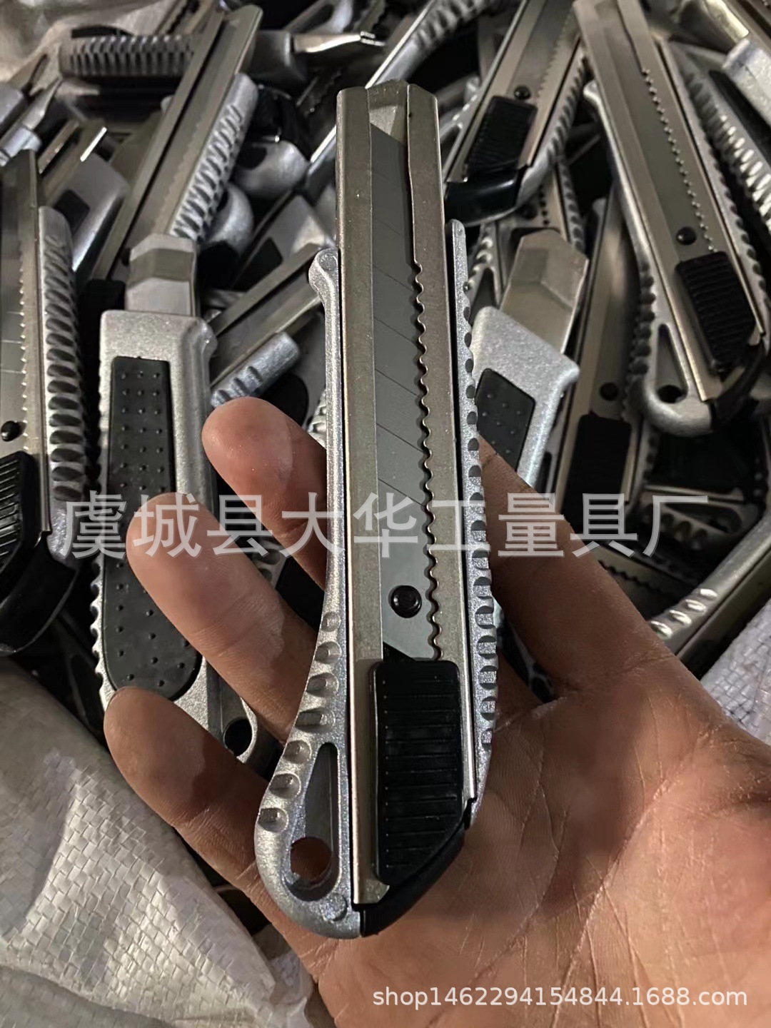 Wholesale 18mm large utility knife holder, 286 wallpaper knife holder, paper cutter, aluminum alloy, 9mm stainless steel undefined