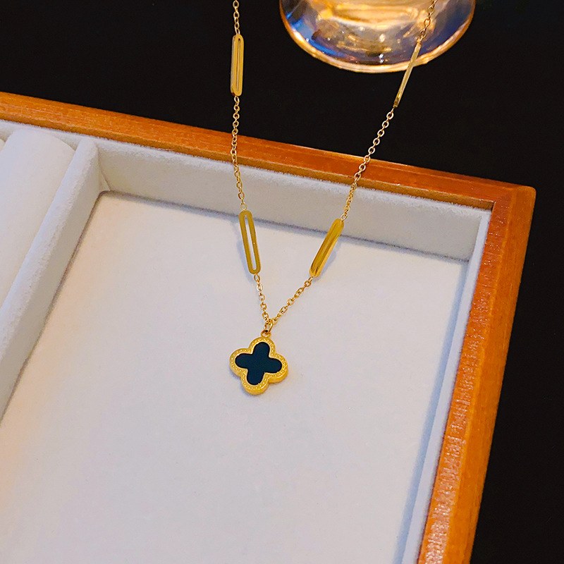 High-end paperclip, simple four-leaf clover, titanium steel necklace, a niche and elegant, light luxury collarbone chain, a versatile accessory for Internet celebrities full figure