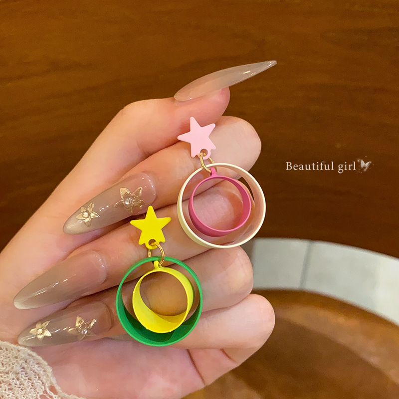 Color-blocking star circle asymmetrical earrings with a fresh and delicate design, dopamine vacation style, niche design earrings full figure