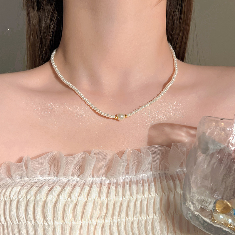 Pearl necklace, versatile, fashionable, light luxury, court gentle choker collarbone chain, feminine charm, noble lady, high-end neckchain Application Scenario