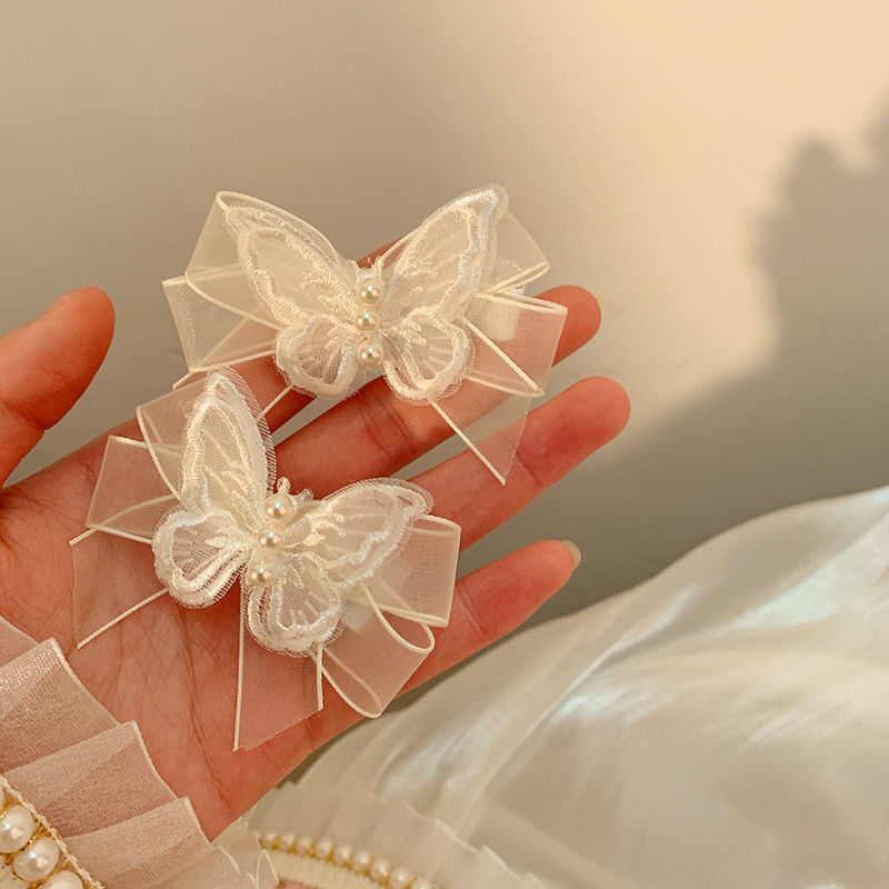 Super fairy-like white gauze pearl butterfly hairpin, sweet forest-style bow, small hairpin with braided hair accessory at the edge Application Scenario