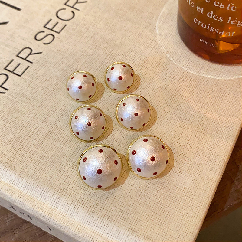 Versatile and elegant polka dot pearl stud earrings, a niche retro new Chinese style unique whitening silver needle stud earrings for women Specification drawing