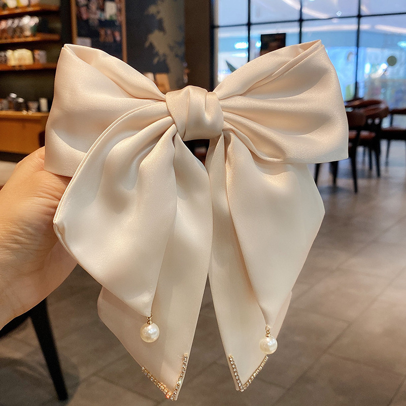 Korean-style bow spring clip for the fugitive princess at the back of the head, new satin multi-layer pearl hair clip accessory Application Scenario