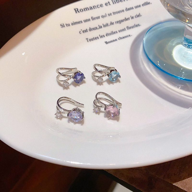 High-end, super sparkling zircon ear clips, ear studs, women's no-ear piercings, ear bone clip earrings, light luxury, versatile and stylish bestsellers Application Scenario