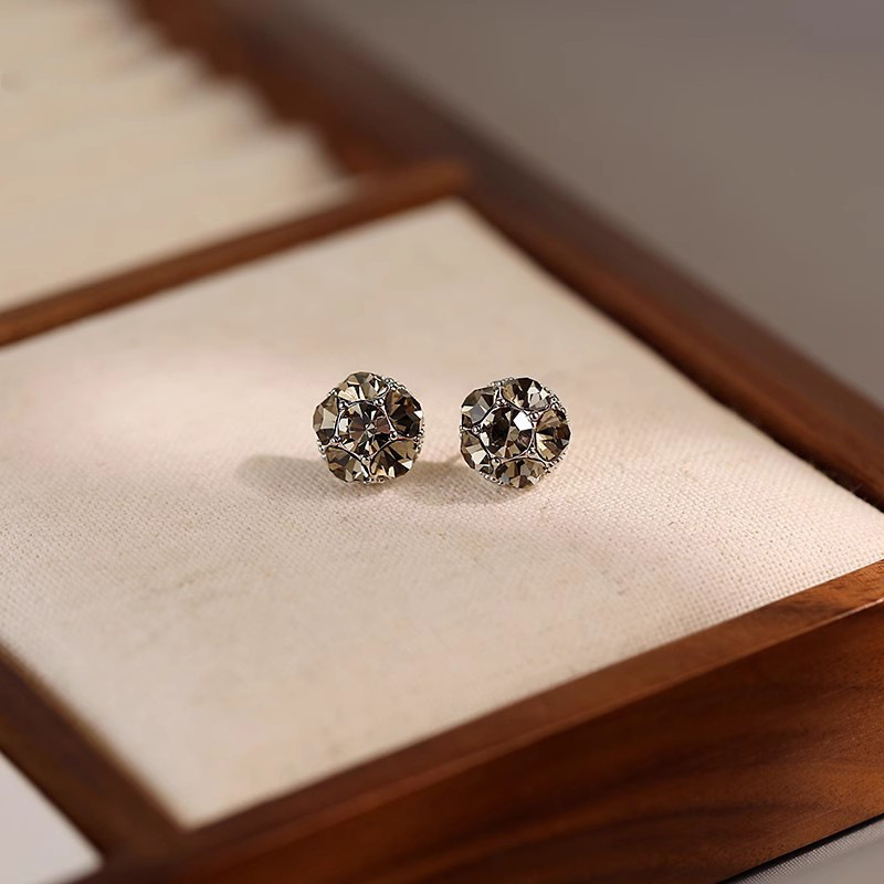 ins Round ball rhinestone stud earrings for women, a niche design with a high-end and elegant style, a new bestseller in 2025, a light luxury ear accessory Application Scenario