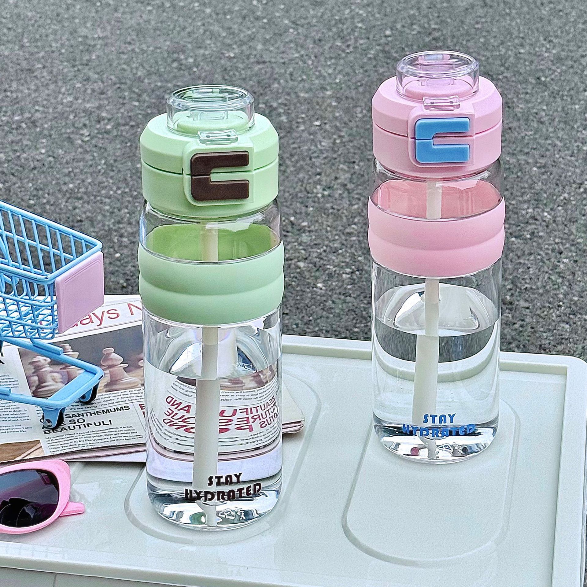 Simple and sporty water cup KT sticker, cute outdoor double-drinking plastic cup, summer student couple portable and easy to use cup Specification drawing
