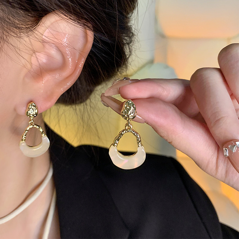 Cold style acrylic resin earrings for women, new 2024 style, elegant metal irregular stud earrings, high-end earrings details Picture