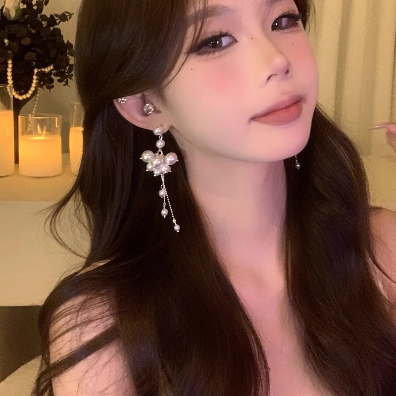 French light luxury long tassel pearl earrings, women's high-end, niche and versatile, elegant flower stud earrings wholesale Application Scenario