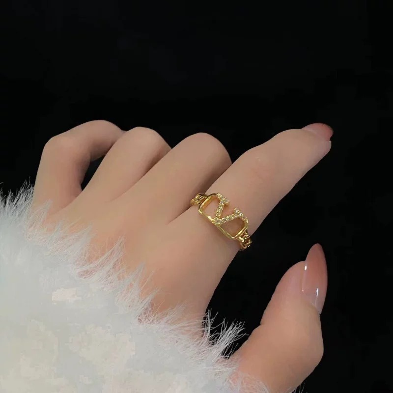 This spring and summer light luxury diamond-encrued zircon opening ring features a unique design with adjustable letters, exuding a sense of sophistication Application Scenario