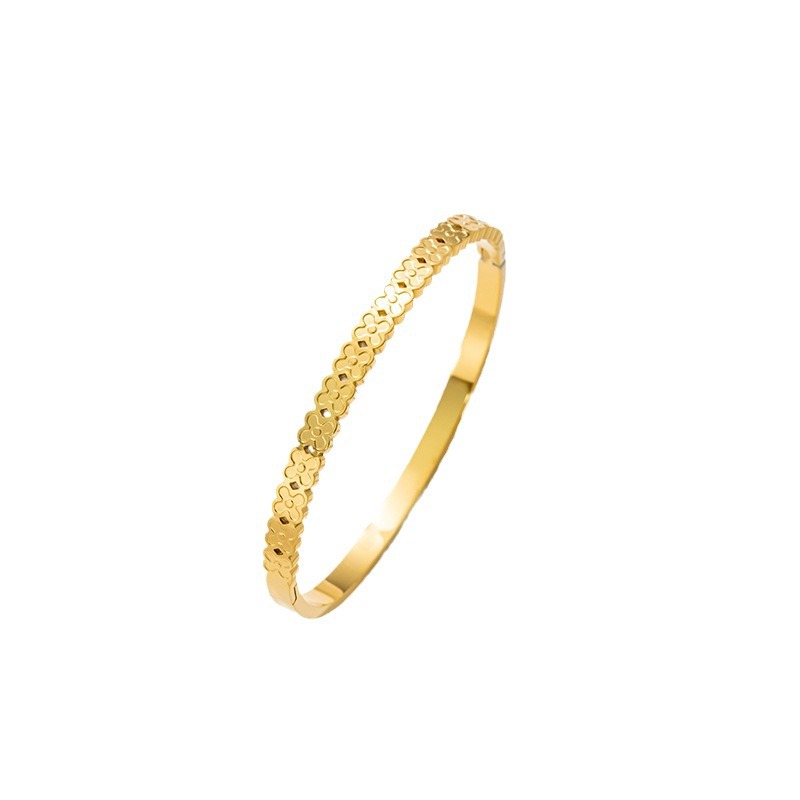 Korean-style simple titanium steel four-leaf clover bracelet, a fashionable and light luxury wristband for women, a versatile high-end accessory for Internet celebrities, wholesale Item Picture
