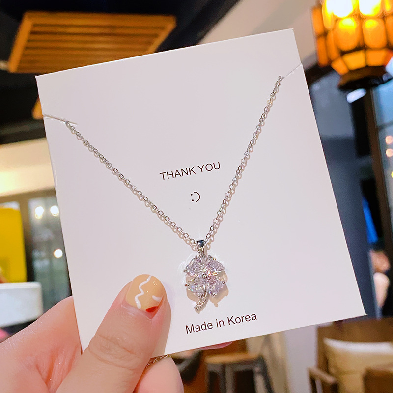 Light luxury and fashionable titanium steel necklace, versatile for women, super shiny four-leaf clover pendant, niche lucky collarbone chain wholesale details Picture