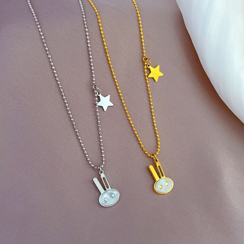 【 All-titanium Steel 】 Mother-of-pearl Rabbit minimalist style furnace real gold necklace, female Instagram influencer collarbone chain accessory Application Scenario