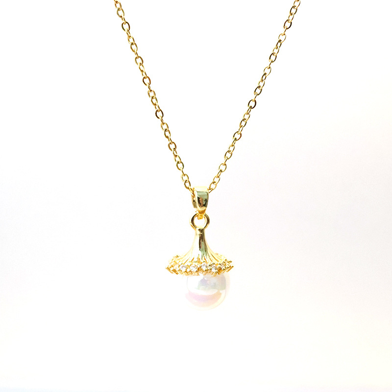Mermaid Girl Little Pearl Titanium Steel Necklace, a fashionable, simple and light luxury collarbone chain for women, a versatile and elegant accessory for Internet celebrities, wholesale Item Picture