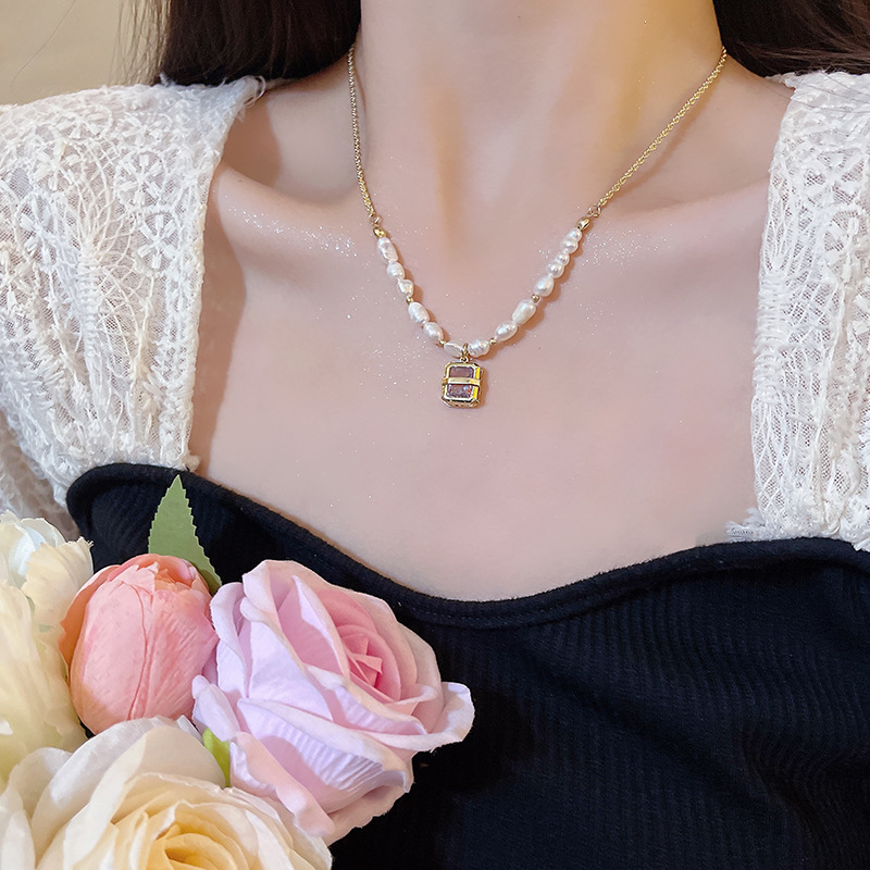 Light luxury and high-end pink zircon square titanium steel necklace, fashionable and versatile, elegant pearl collarbone chain necklace wholesale Specification drawing