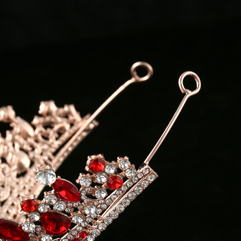 European and American bride's crown, Baroque, exquisite and luxurious, diamond-encrusted crown, grand and retro hair accessory, queen-style crown hair accessory Application Scenario