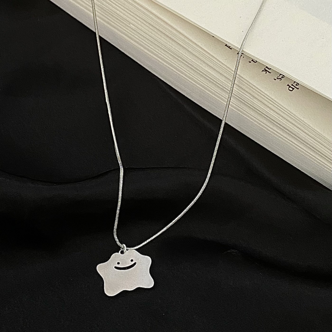 Silver titanium steel monster hoodie necklace for women, 2023 new Instagram hip-hop Spice Girl sweet and cool collarbone chain accessory Specification drawing