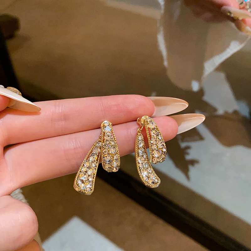 Korean-style refined charm, with diamond-studded teardrop earrings on the front and back, exudes a light luxury, niche and high-end vibe, the same as the trendy earrings and earrings Specification drawing