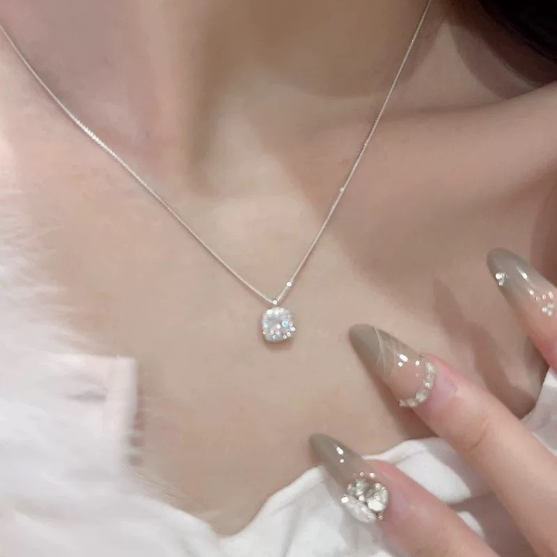 999 sterling silver necklace for girls, light luxury, unique and non-fading collarbone chain, a birthday gift for your girlfriend and a beautiful female best friend full figure