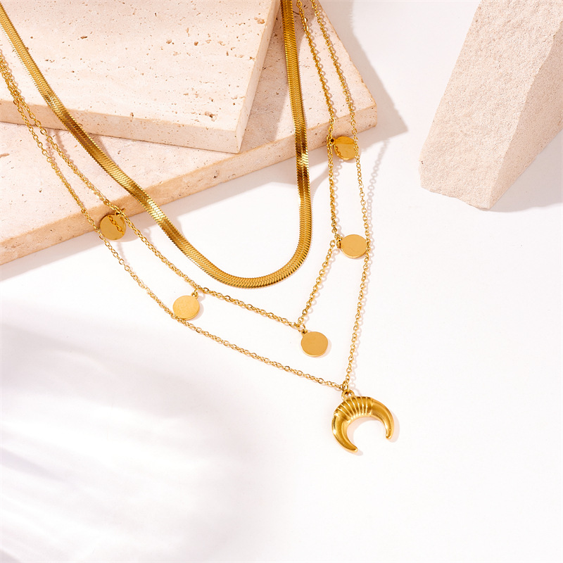 A retro and high-end European and American niche style, gold-plated titanium steel round plate moon accessory, multi-layer layered wearing jewelry necklace Specification drawing