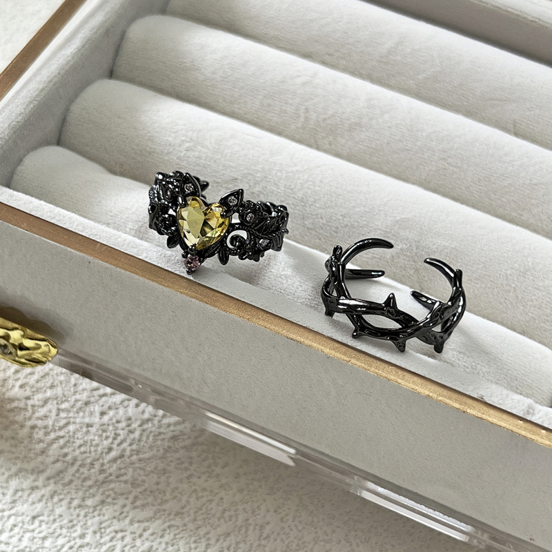 Sweet and cool dark style thorny fashion cross-border yellow diamond heart-shaped opening ring, a small punk simple layered ring for women Specification drawing