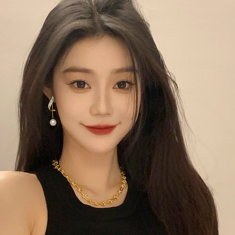 Light luxury, niche design, high-end feel earrings, new trendy pearl earrings in 2025, popular and best-selling earrings for women Specification drawing