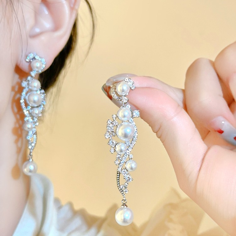 Luxurious tassel pearl new exaggerated earrings, light luxury banquet high-end dress stud earrings, cross-border best-selling earrings full figure