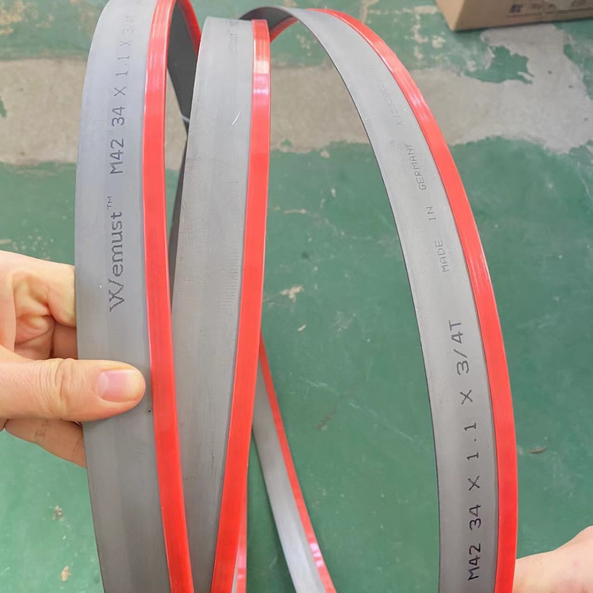 Cutting stainless steel die steel iron pipes with M42 bimetallic band saw blades for 835 1140 1400 3505 machines Application Scenario