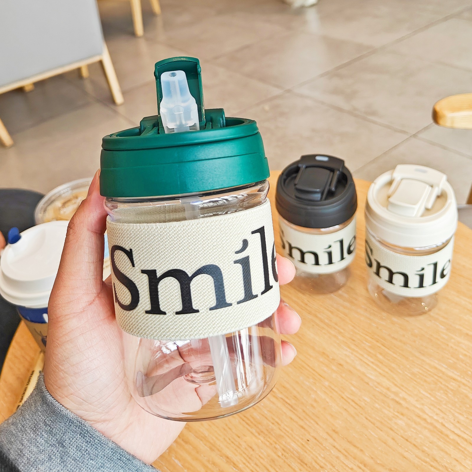 Simple plastic cups, double-drinking, anti-scalding, high appearance level, English coffee cups, fashionable and portable, hand-held straw water cups wholesale details Picture