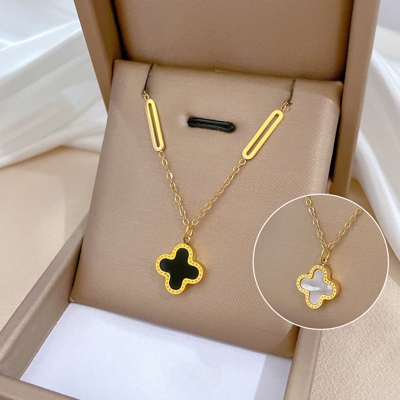 【 All-titanium Steel 】 Mother-of-pearl clover flower minimalist style furnace real gold necklace, female Instagram influencer collarbone chain Application Scenario
