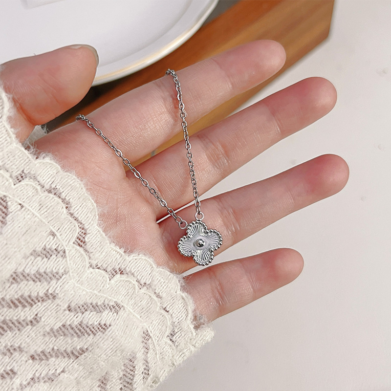 Super ethereal and simple flower necklace for women, 2025 new style, niche and high-end collarbone chain, fashionable and versatile, exquisite hoodie chain details Picture