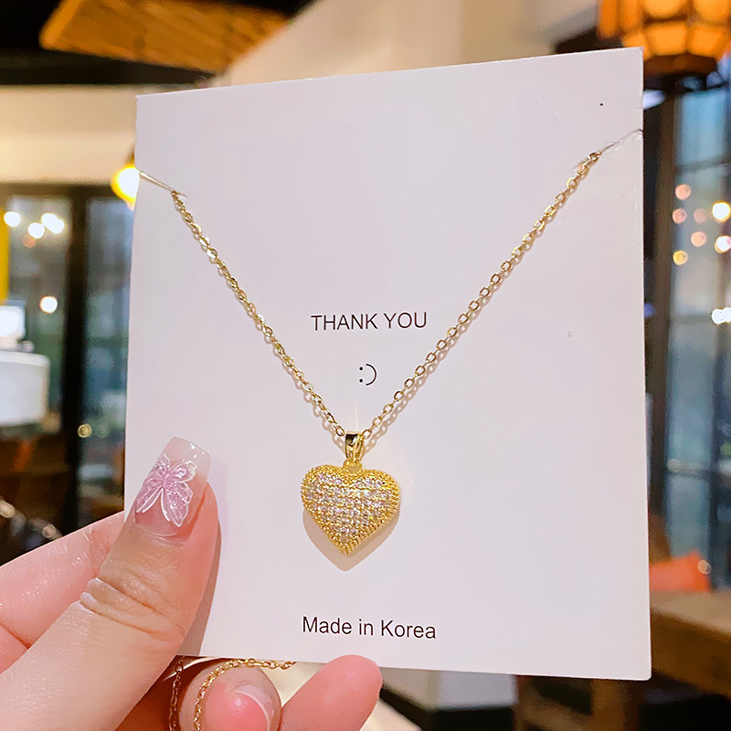 Fashionable daily love necklace for women, studded with diamonds, zircon titanium steel collarbone chain, elegant and versatile heart-shaped pendant accessory details Picture