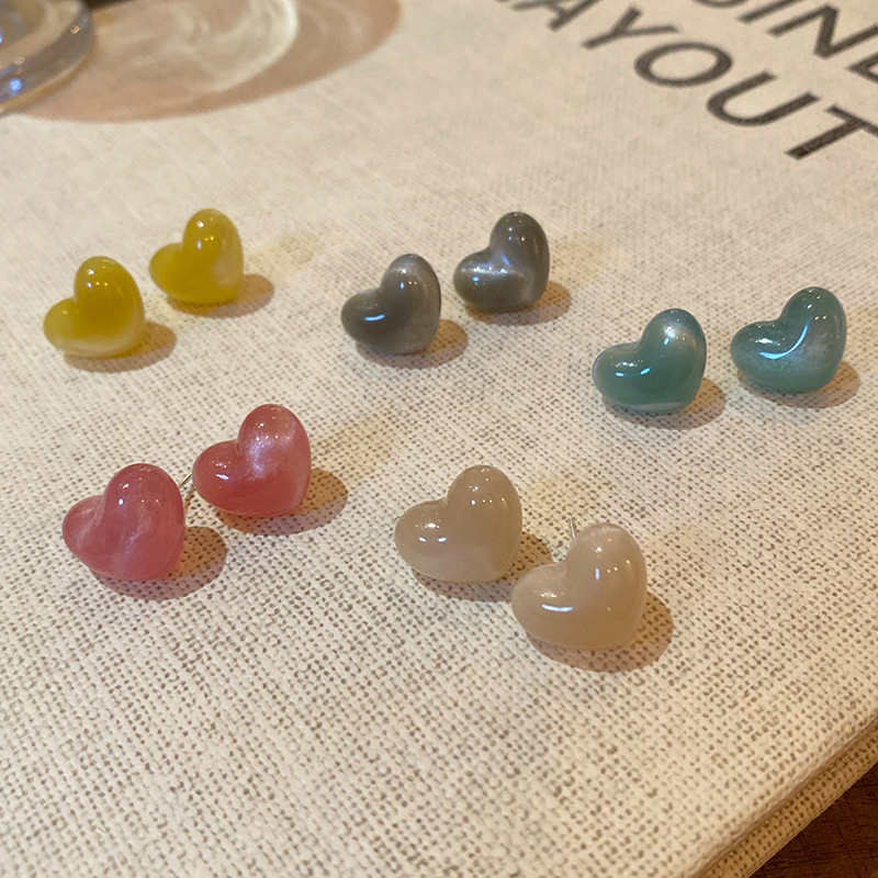 Dopamine-colored heart-shaped stud earrings for women, a light luxury, niche and high-end look, fashionable and versatile, and a wholesale of internet-famous earrings Application Scenario