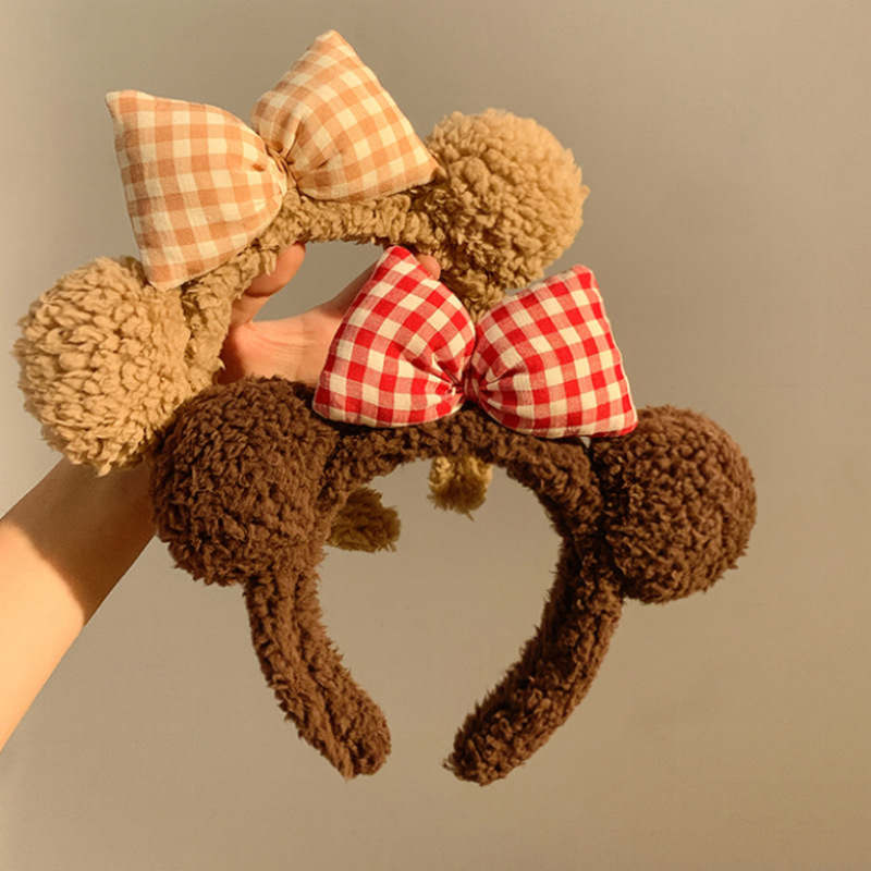 Cute checkered bow bear plush hair band for girls, cartoon facial wash hair pressing headband, anti-slip hair clip, hair tie headwear full figure