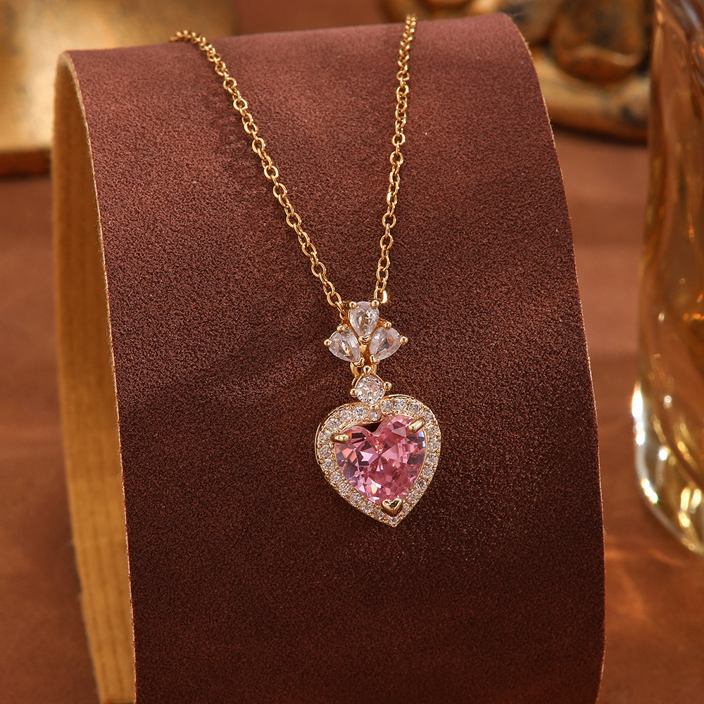 Cross-border titanium steel necklace, women's copper slightly inlaid pink heart-shaped zircon, light luxury, fashionable and niche design sense pendant collarbone chain details Picture