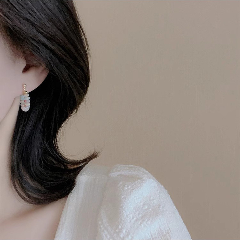 Dopamine-colored Shoushan stone earrings for women, a light luxury, niche and high-end look. A pair of beaded stud earrings with a touch of elegance details Picture
